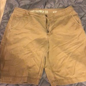 Men’s khaki shorts